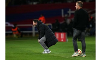 Diego Simeone má ve tváři osamělý výraz Diego Simeone má ve tváři osamělý výraz