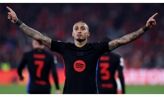 Dres FC Barcelona č. 11 se znovu objevuje jako silný hráč Dres FC Barcelona č. 11 se znovu objevuje jako silný hráč