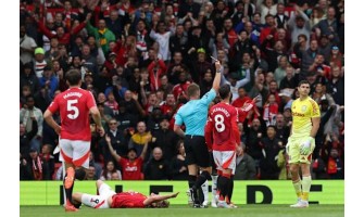 Emiliano Martínez tiše odešel ze smutného stadionu