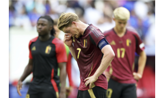 Kevin De Bruyne je za svými belgickými spoluhráči velmi smutný Kevin De Bruyne je za svými belgickými spoluhráči velmi smutný