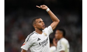 Kylian Mbappé se dále učí hrát jako hrotový útočník Kylian Mbappé se dále učí hrát jako hrotový útočník