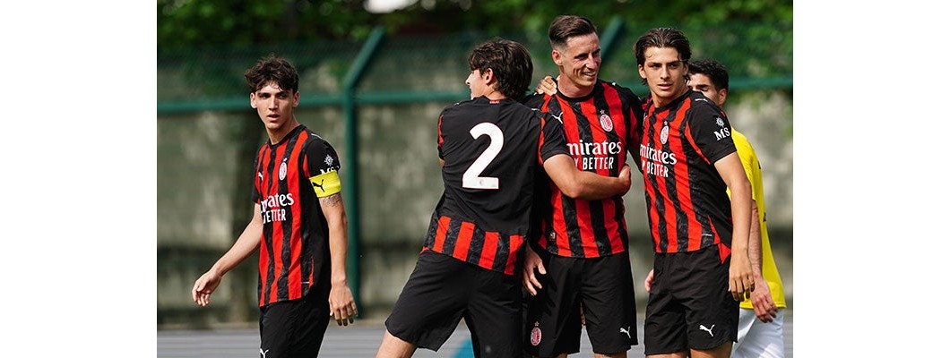 Luka Modrić motivuje mladé hráče AC Milán Luka Modrić motivuje mladé hráče AC Milán