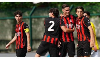 Luka Modrić motivuje mladé hráče AC Milán