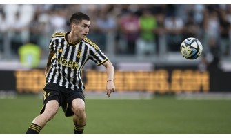 Přátelství mezi dvěma argentinskými hráči z různých epoch a Juventusem Přátelství mezi dvěma argentinskými hráči z různých epoch a Juventusem