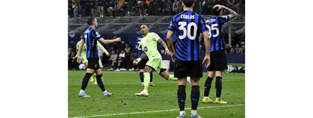 Raphinha Belloliho slzy nechtějí zůstat na Stadio Giuseppe Meazza Raphinha Belloliho slzy nechtějí zůstat na Stadio Giuseppe Meazza