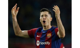 Robert Lewandowski zaznamenal fantastický první přímý kop proti FC Barcelona Robert Lewandowski zaznamenal fantastický první přímý kop proti FC Barcelona