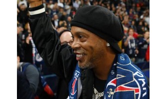 Ronaldinho sledoval zápas dvou týmů, za které dříve hrál Ronaldinho sledoval zápas dvou týmů, za které dříve hrál