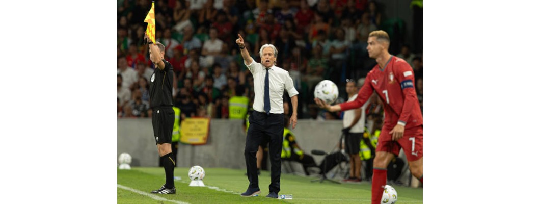 Rozumní portugalští fanoušci v tomto případě rozhodnutí Jorgeho Jesuse podporují Rozumní portugalští fanoušci v tomto případě rozhodnutí Jorgeho Jesuse podporují