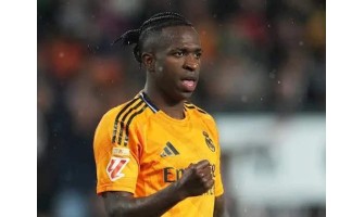 Vinícius Júnior zranil dalšího hráče ve hře Vinícius Júnior zranil dalšího hráče ve hře